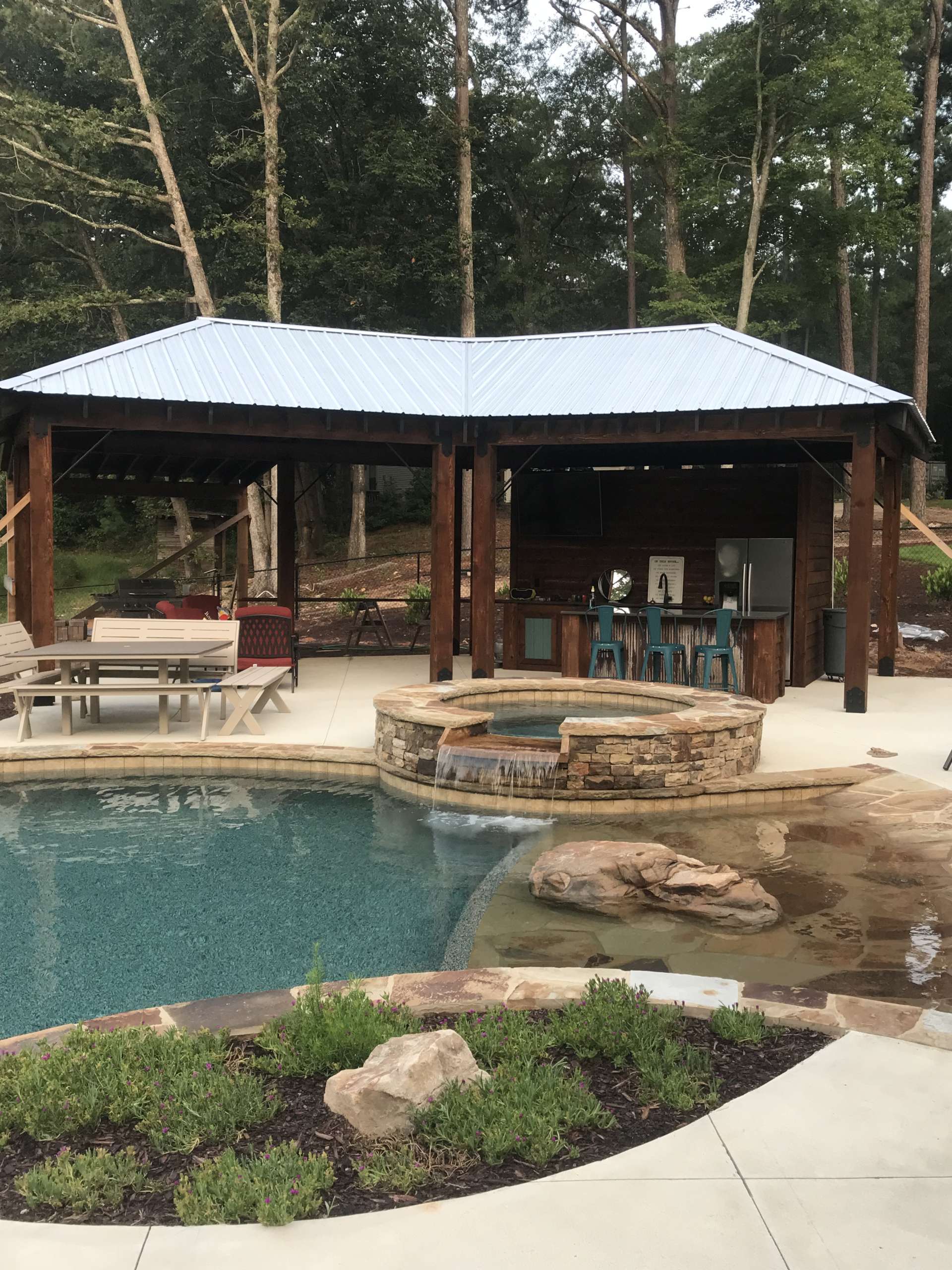 Beautiful turquoise pool with outdoor bar and seating area